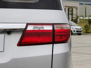 2015款1.5L 手动旗舰型 尾灯