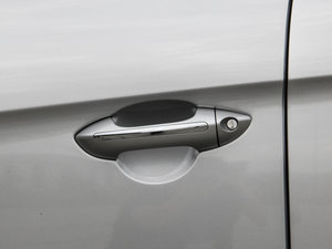 2015款1.5L 手动旗舰型 主驾门拉手