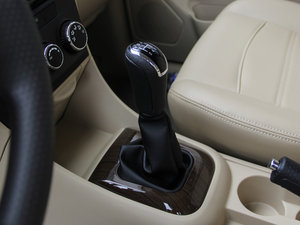 2015款1.5L 手动旗舰型 换挡杆