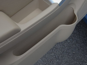 2015款1.5L 手动豪华型 前门储物空间