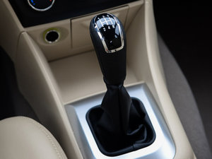 2015款1.5L 手动豪华型 换挡杆