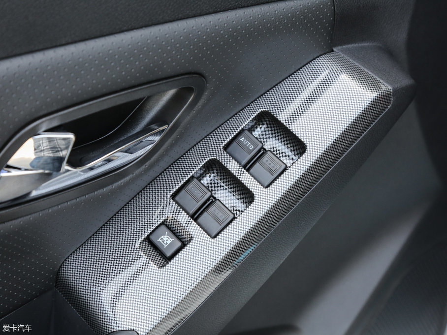 2017��vV60 1.5L �քӺ��A��