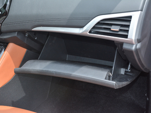 2018款1.3T CVT豪华型 手套箱