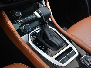 2018款1.3T CVT豪华型 换挡杆