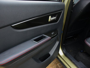 2014款1.5L 手动舒适版 国IV 空间座椅