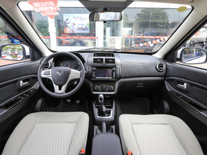 2016款E 1.5L 手动精英型 内饰全景