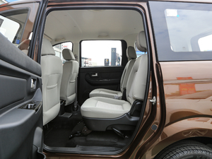2016款E 1.5L 手动经典型 后排空间