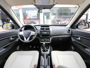 2016款E 1.5L 手动经典型 内饰全景