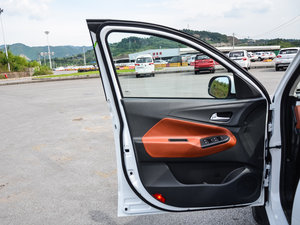 2016款1.5L 手动尊享型 驾驶位车门