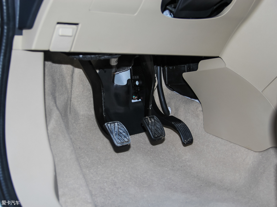 2015Ӣ737 1.5L քӺA