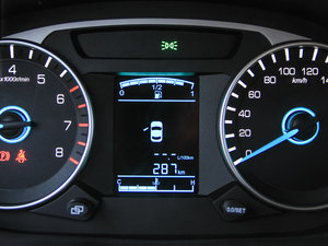 2015款1.5L 手动豪华导航版 中控区