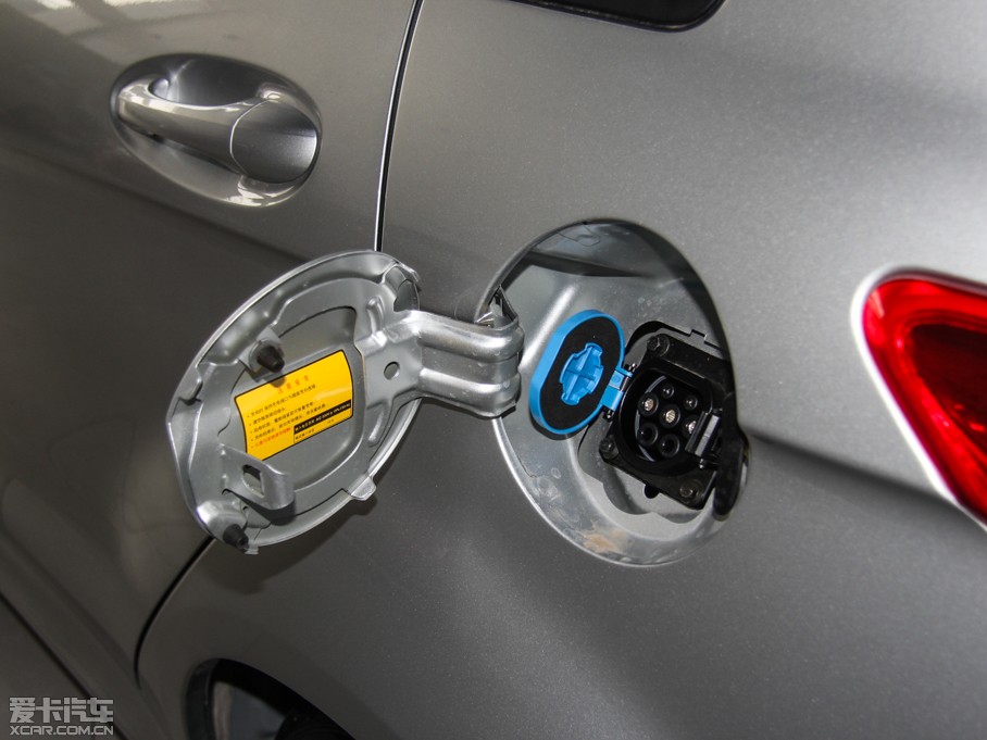 2015���EV200 �p���