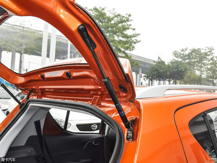 2017���EC180 �`���