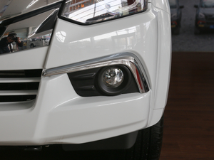2020款1.9T 四驱 自动劲悦版 5座 前雾灯