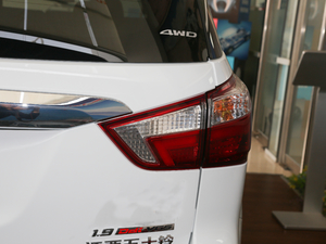 2020款1.9T 四驱 自动劲悦版 5座 尾灯