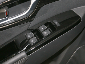 2020款1.9T 四驱 自动劲悦版 5座 主驾车窗控制区	