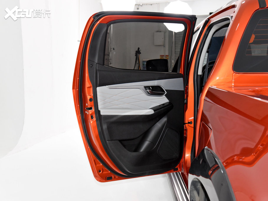 2023D-MAX 1.9TԄV-CROSSIRZ4E