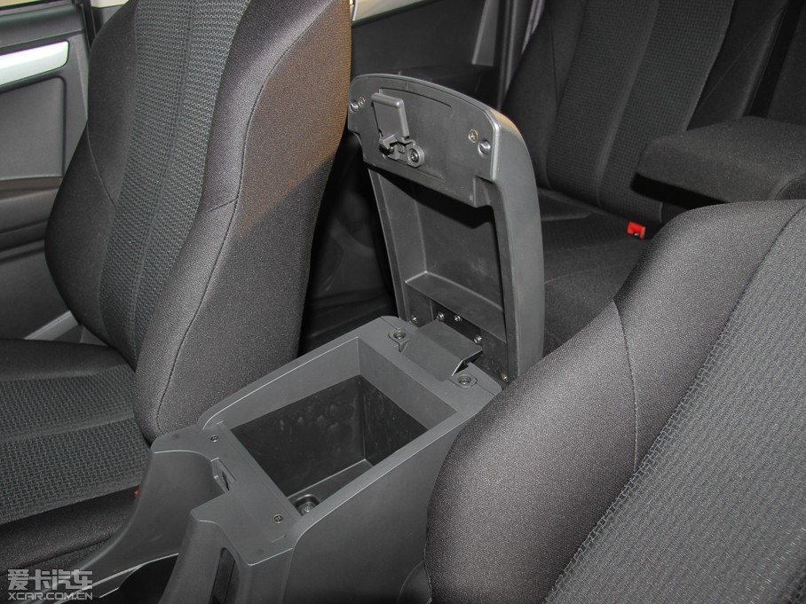 2015D-MAX 2.5T (q) ք(dng)A