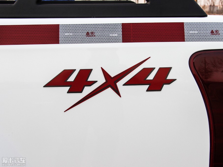 2015D-MAX 2.5T (q) ԄӳA