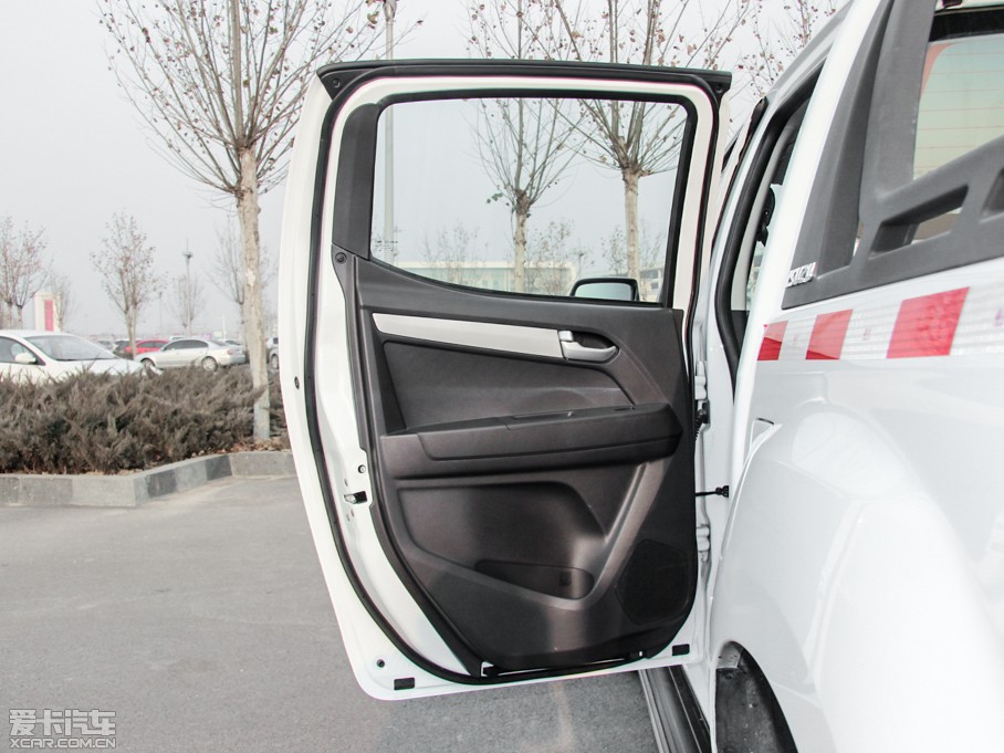 2015��D-MAX 2.5T ���(q��) �Ԅӳ����A��