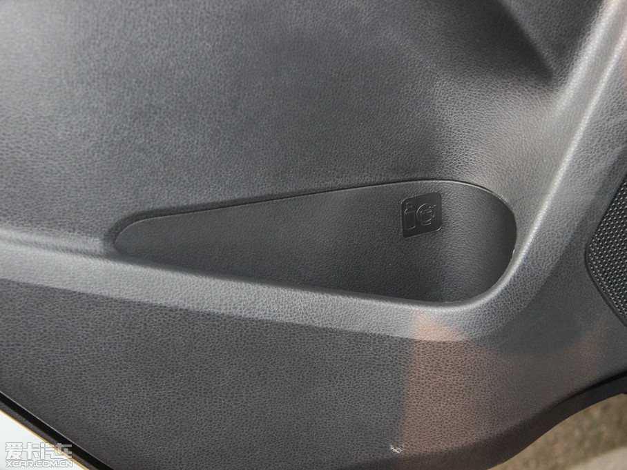 2015D-MAX 2.5T (q) ԄӳA