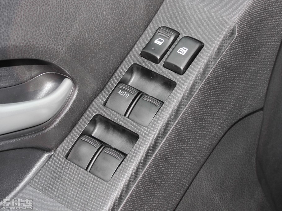 2015D-MAX 2.5T (q) ԄӳA