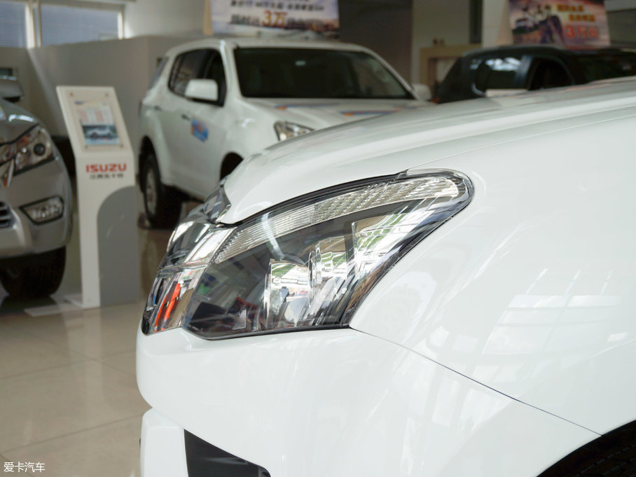 2015D-MAX 2.5T (q) ք(dng)A