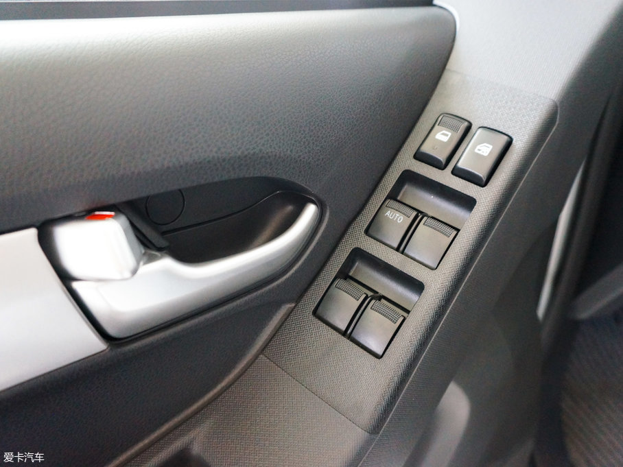 2015D-MAX 2.5T  քӺA