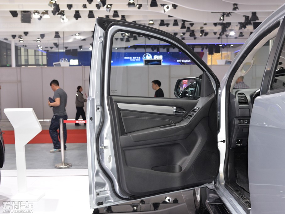 2015ʮmu-X΂b 3.0T (q) Ԅ 