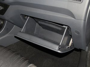 2016款2.8T 手动豪华型 手套箱
