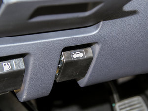 2016款2.8T 手动四驱豪华型长货箱 空间座椅