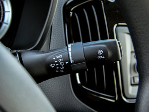 2016款2.8T 手动四驱豪华型长货箱 中控区