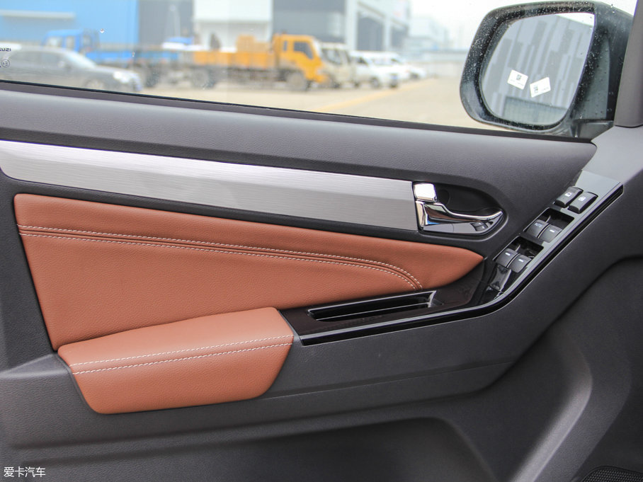 2017ʮmu-X΂b 3.0T  Ԅ 7 V