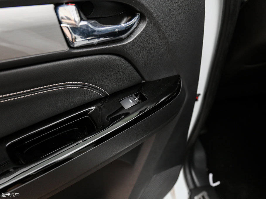 2017ʮmu-X΂b 3.0T (q) Ԅ 7 V