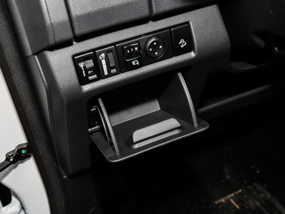 2017ʮmu-X΂b 3.0T  Ԅ 7 V