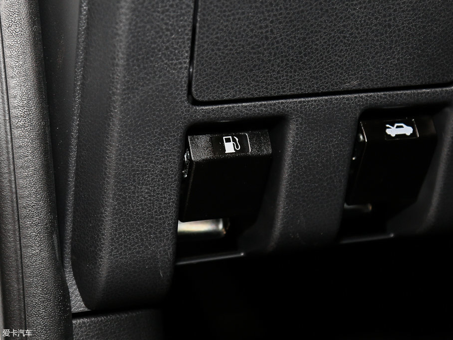 2017ʮmu-X΂b 3.0T  Ԅ 7 V