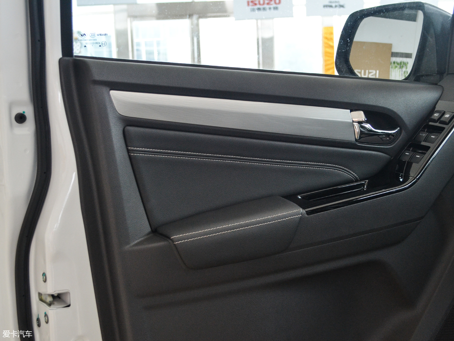 2017ʮmu-X΂b 3.0T  Ԅ 5 V