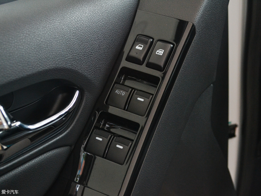 2017ʮmu-X΂b 3.0T  Ԅ 5 V