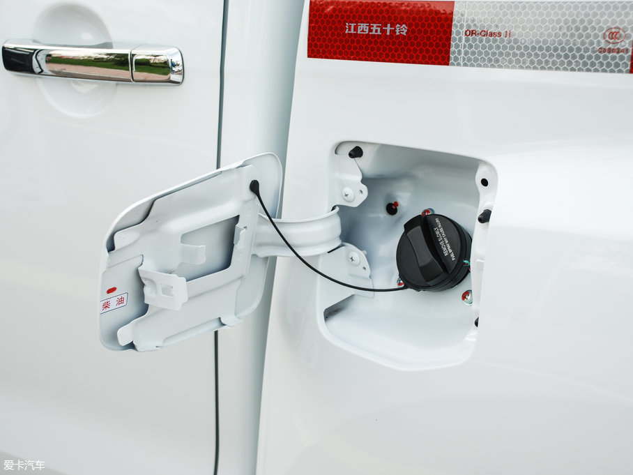 2018��D-MAX 3.0T �Ԅ���򌳬���A��