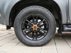 2018款1.9T 四驱 自动X-POWER版 7座 轮圈