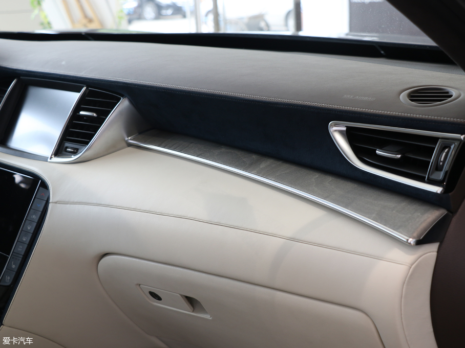 2018ӢQX50 2.0T (q)A