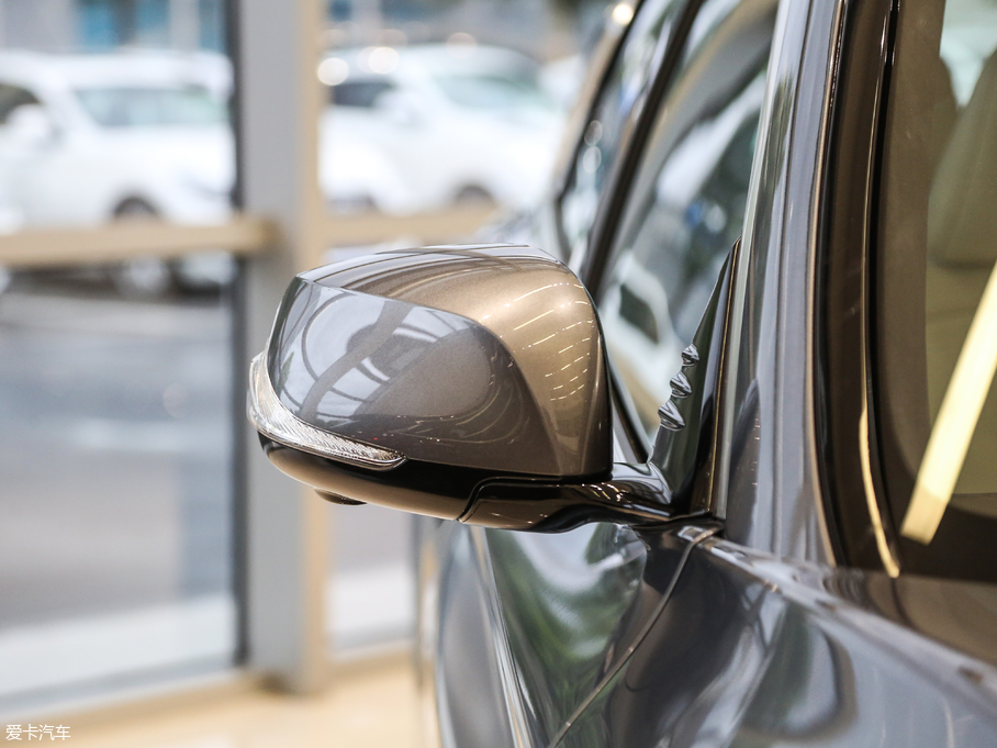 2018ӢQX50 2.0T (q)A