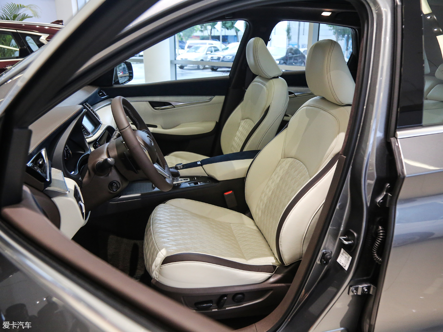 2018ӢQX50 2.0T (q)A