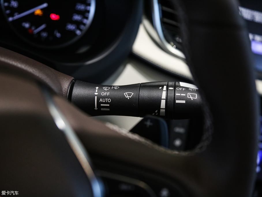 2018ӢQX50 2.0T (q)A