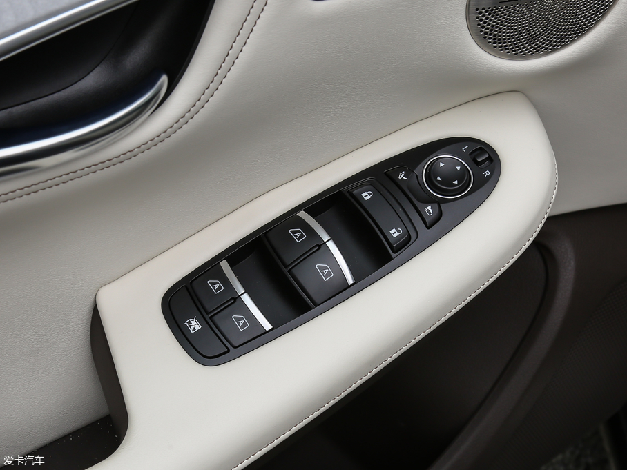 2018ӢQX50 2.0T (q)Ş