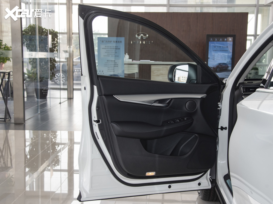 2022ӢQX50 2.0T (q)r(sh)а