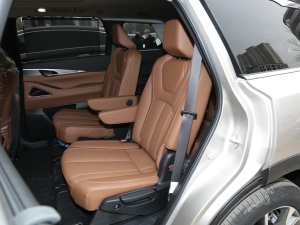 2022款2.0T 四驱豪华版 后排座椅