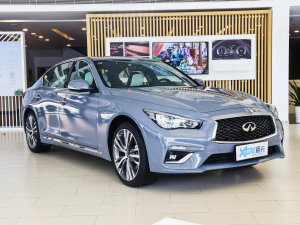 2022款2.0T WAVE版 右前45度