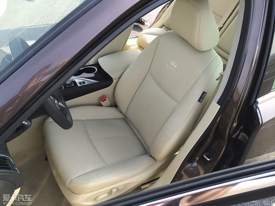 2015��Ӣ�����Q50L 2.0T ���m��