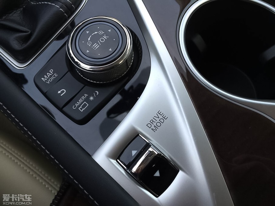 2015��Ӣ�����Q50L 2.0T ���m��